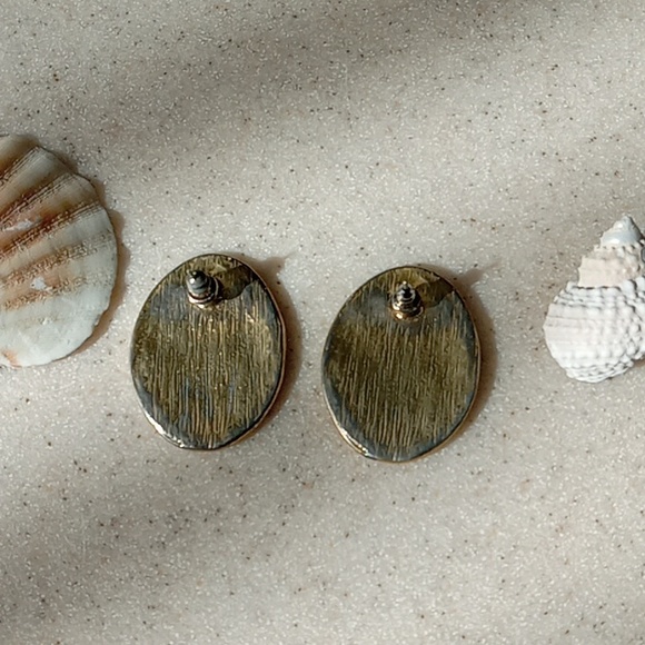 Navaho Design Post Gold Earrings - Picture 3 of 4